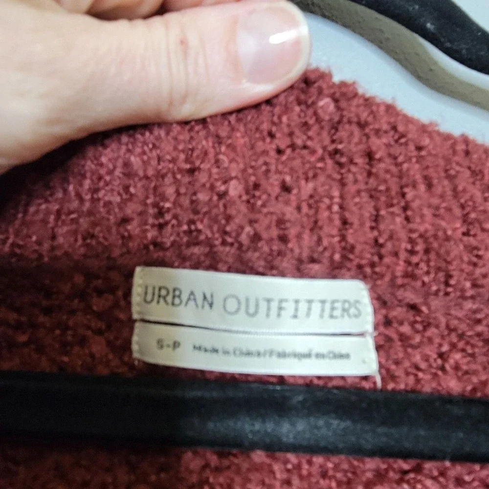 Urban‎ Outfitters V-Neck Sweater Oversized Side Slit Small Burgundy Knit Top